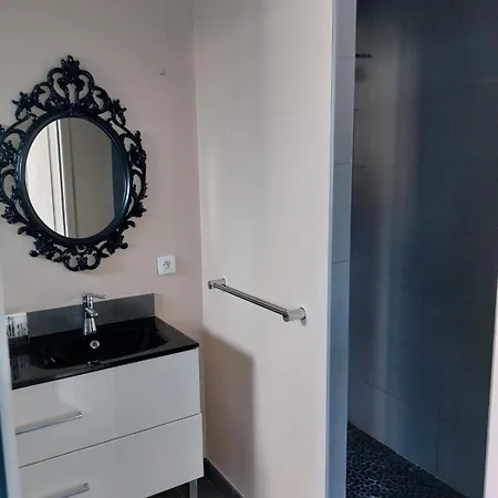 Equipe De 30m2 - 6 Min A Pieds De Chu Et Faculte De Medecine Apartment L'Etrat